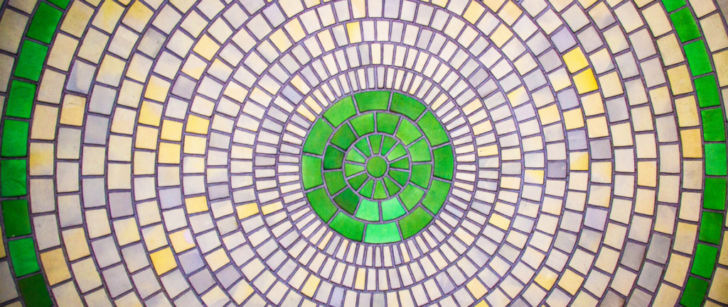 Mosaic Circular Tile von krazedkat